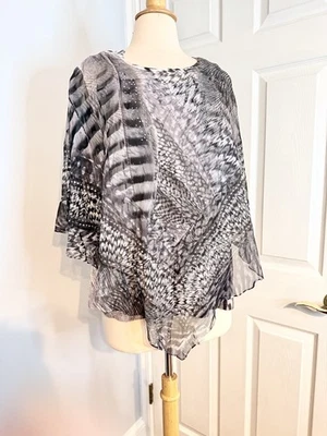 Camiseta sin mangas con poncho One World Boho adornada de gasa transparente de 2 piezas  Foto 1 de 4
