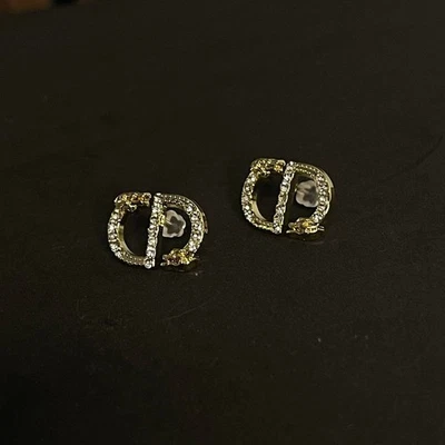 Pendientes CD con encanto de oro Christian Dior Foto 1 de 4