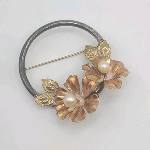Vintage Kreisler Brosche Blumen Kreis gemischte Metalle Kunstperlen Akzent - Bild 1 von 7