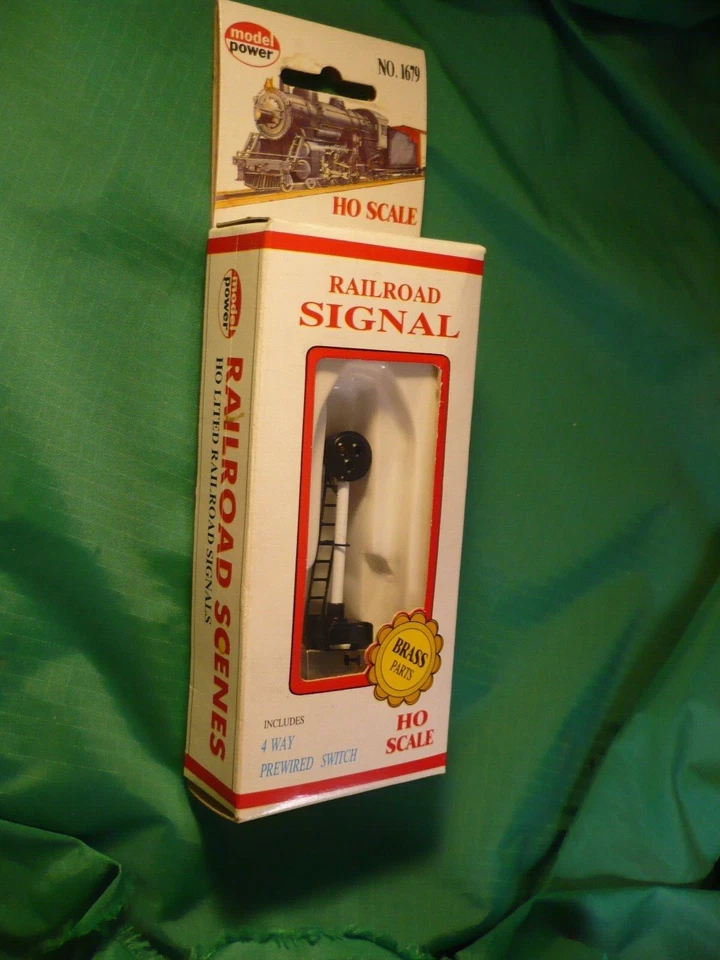 Model Power HO #1679 Railroad Target Signal, Lighted, Vintage  - details below - Image 1 of 1