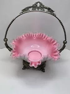 Cesta de novia victoriana con cresta de rosa borde con volantes base de placa de plata victoriana - Imagen 1 de 10