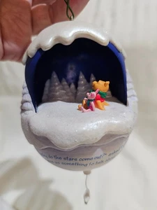 Ornamento de colección 2004 Disney Hallmark Pooh & Piglet compartiendo las estrellas - NO - Imagen 1 de 8