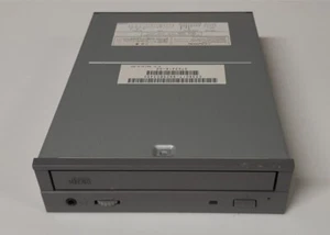 Sun 370-3416 SunCD 32 CD-ROM (32x SCSI, Light Grey) - Picture 1 of 3