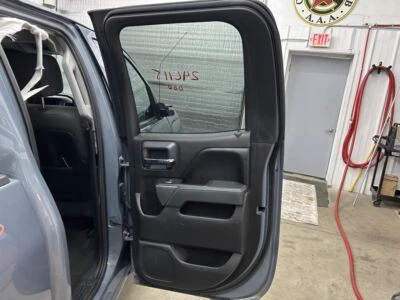 Chevrolet Silverado 1500 2015 camioneta pickup panel de moldura de puerta trasera lateral del pasajero Foto 1 de 4