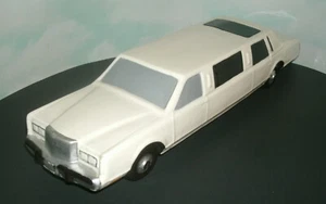 1/20 Scale 1980's Lincoln Town Car Stretch Limo (14") Porcelain Model Decoration - Picture 1 of 9