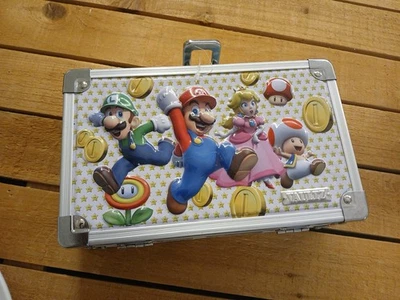 Коробка для карандашей Super Mario Vaultz Luigi Yoshi Nintendo 2 ключа - Изображение 1 из 3