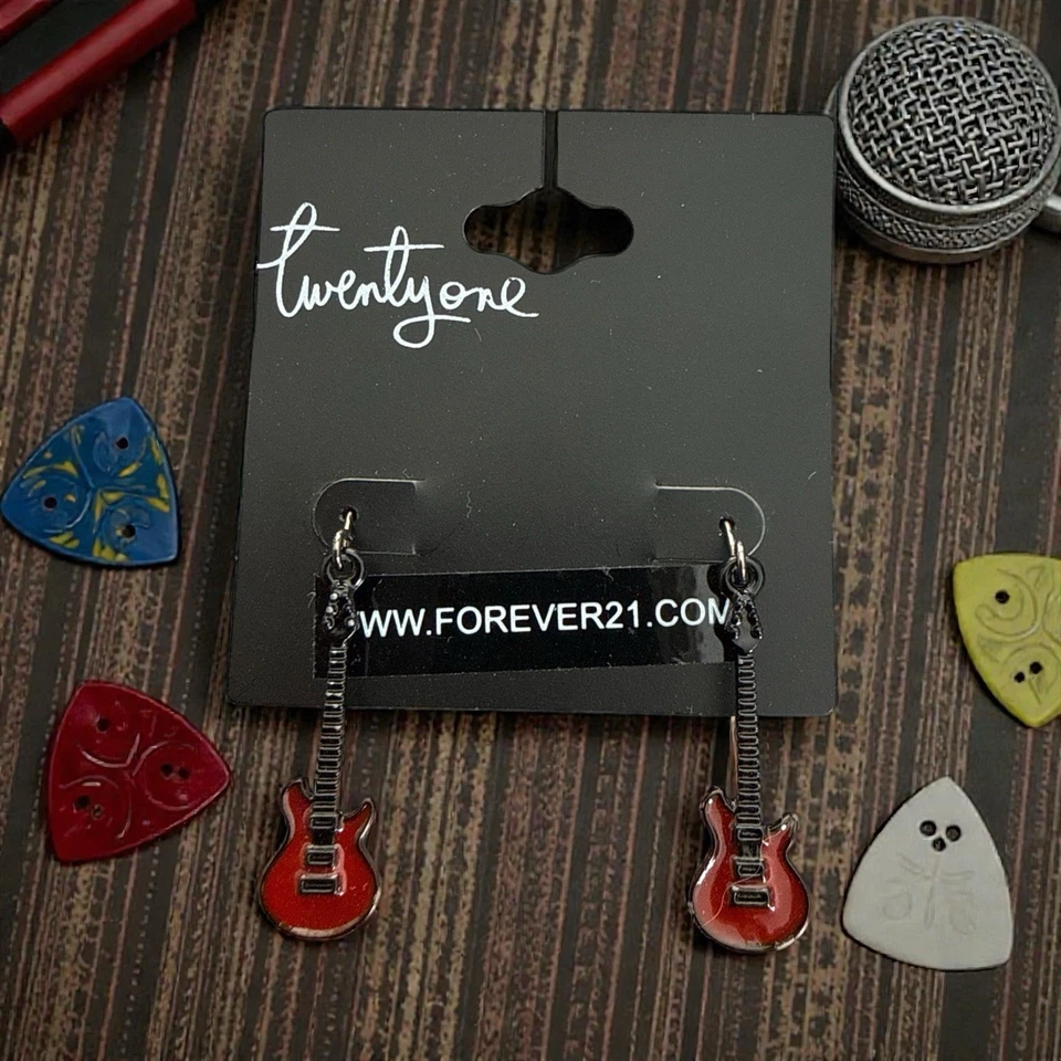 Brincos de guitarra Forever 21 pendurados/soltos - 1 3/8" - Novo com etiquetas - Imagem 1 de 1