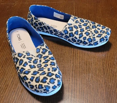 Zapatos sin cordones Toms para mujer talla 8,5 Alpargatas melocotón y azul leopardo usados en excelente estado Foto 1 de 4