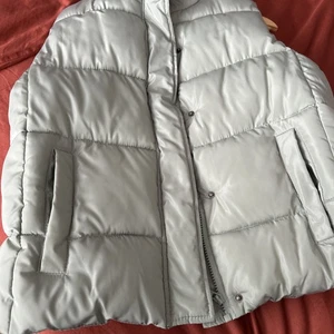 Womens Size large pale green Gilet Jacket Bodywarmer Zip Up Sleeveless - Picture 1 of 9