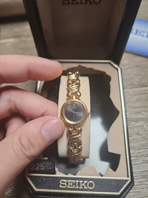 Vintage Seiko Ladies Dress Watch w/ Fancy Band 4N00-0588 New Old Stock - Image 1 of 4