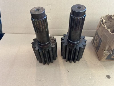 NOS John Deere R 62685 Brake Pinion Shafts For 4000/4020/4050 PAIR - Image 1 of 4