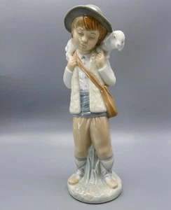 Estatuilla de porcelana vintage NAO by Lladro Daisa pastor niño con cordero 24 cm - Imagen 1 de 9