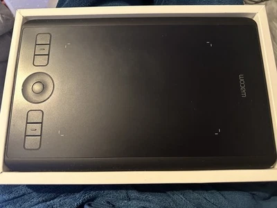 Wacom Intuos Pro Medium Pen Tablet PTH-460 - Image 1 of 3