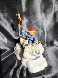 Department 56 "The Misfits" Rudolph & Bumble On Sled #56.56860 - Imagen 1 de 8