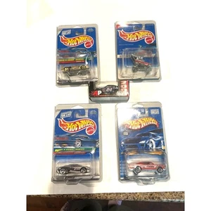 Hot Wheels (4) und (1) Nascar  - Bild 1 von 12