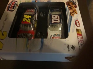 2er PACK #24 JEFF GORDON DUPONT IMPALA 2009 51ST DAYTONA 500 WINNER CIRCLE 1:64 - Bild 1 von 8