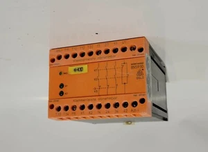 E. Dold & Sohne Safemaster BN5930.48 Safety Relay - Picture 1 of 3