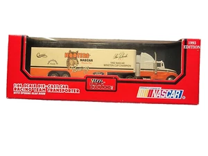 1993 Racing Champions Alan Kulwicki Hooters Tractor Trailer Transporter - Picture 1 of 1