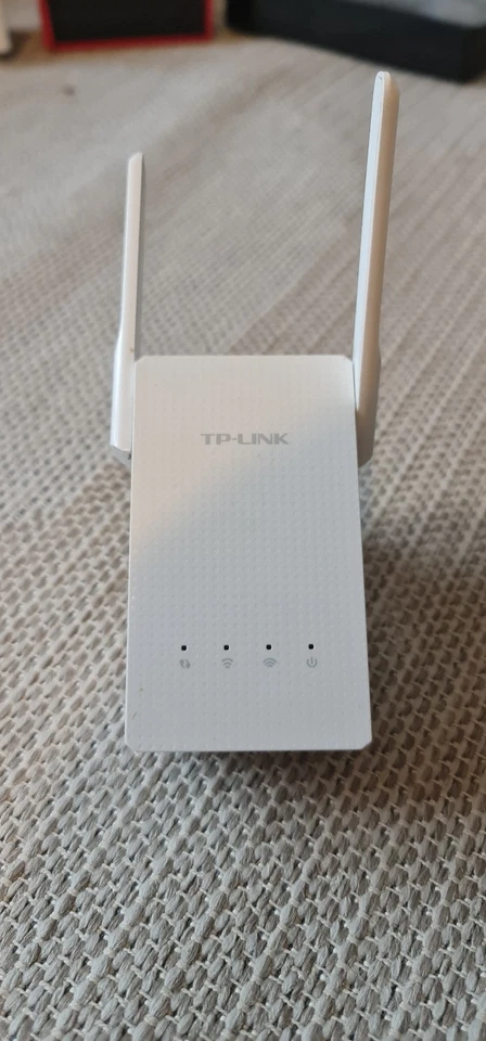 TP-Link AC750 (RE210) Dual Band Wi-Fi Range Extender - Weiss - Bild 1 von 2