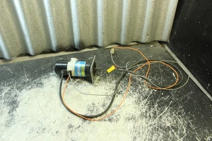 SANYO DENKI DC Servo motor L404-121E83 - Picture 1 of 5