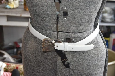 Nuevo con etiquetas Cinturón Mujer Vintage Años 80 R&R Blanco Vinilo Cinturón Tono Plata Hebilla Talla Mediana Foto 1 de 4