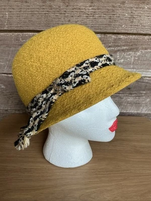 Vintage Everitt Cloche Hat Medium 22 inches Mustard Yellow with Band 60s 70s - Image 1 of 4