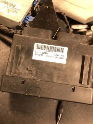 2000-2005 Saturn  Cooling Fan Control Module Relay OEM 12939023 - Image 1 of 4