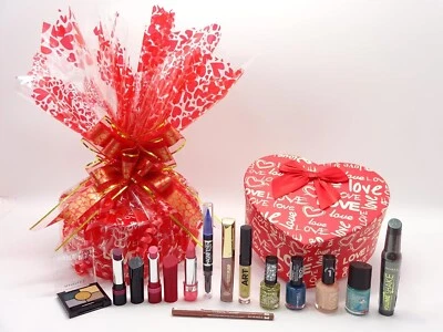 Rimmel London Luxury Beauty Gift Cesto Prodotti Trucco In Confezione Per Lei - Immagine 1 di 4