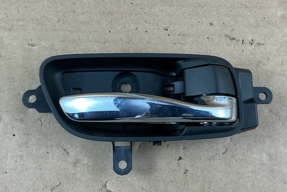 Manija de puerta interior delantera para pasajero Nissan Altima 2013-2018 229DA1K15 OEM Foto 1 de 4