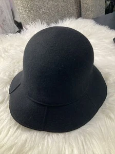 GAP Women’s Ladies Girl Black 100% Wool Medium Bucket Preppy Bf3ZR 314151 301862 - Picture 1 of 8