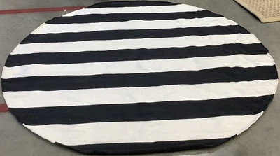 BLACK / IVORY 6'-0" x 6'-0" Flaw in Rug, Reduced Price 1172682945 MTK712D-6R - Image 1 of 4