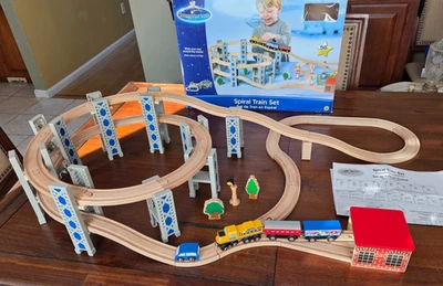 Imaginarium conjunto de trem em espiral de madeira com trens compatível com BRIO Thomas - Imagem 1 de 4