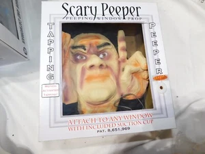 Caja de utilería animada de bruja ventana golpeando miedo de Halloween de colección - Imagen 1 de 3