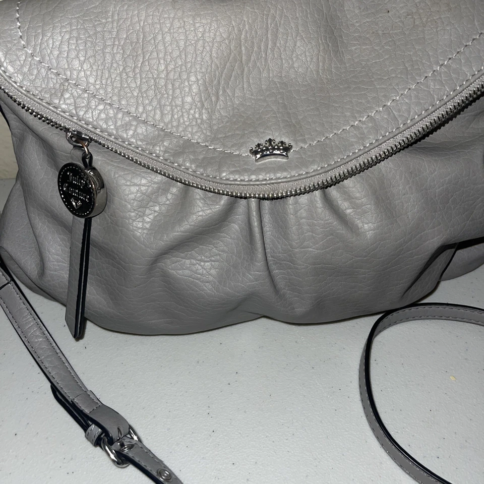 Bolso Hobo Cartera Vintage Juicy Couture Y2K Cuero Gris Plateado Herrajes Llaves Foto 1 de 4