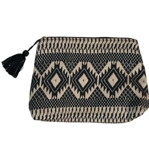 Bolso sin asas tejido Mud Pie negro beige patrón diamante borla cremallera - Imagen 1 de 8