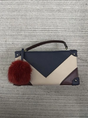 Bolsa caixa bolsa gianni bini preta, branca, bronzeada, ferragem dourada. - Imagem 1 de 4