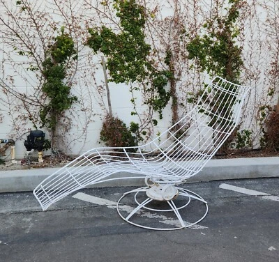 Vintage Mid Century Modern Siesta Homecrest Metal Wire Chaise Lounge Deck Patio - Image 1 of 4