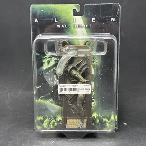 Alien Xenomorph Wall Relief Figure - X-Plus Sota Toys Lot 3 - Open Package - Picture 1 of 7