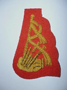 EJÉRCITO BRITÁNICO NO1 VESTIDO INSIGNIA COMERCIAL ALAMBRE DORADO SOBRE ESCARLATA. - Imagen 1 de 1