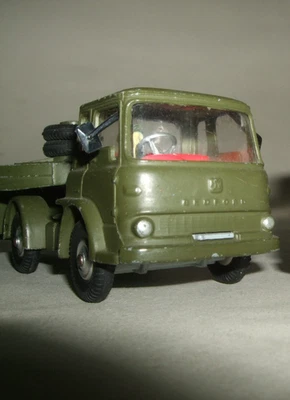 Corgi TanK Transporter.  Corgi 1135 Bedford Heavy Equipment Transporter - Image 1 of 4