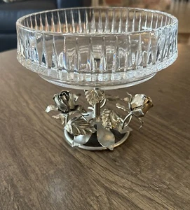 Atemberaubende Kristallschale mit silberfarbenem roséfarbenem Metallfuß  - Bild 1 von 14