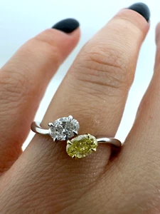 PLATINUM YELLOW AND WHITE OVALS DIAMOND RING 0.61CT *GG186 - Picture 1 of 20