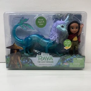 DISNEY RAYA AND THE LAST DRAGON PETITE RAYA & SISU GIFT SET New In Box Lights - Picture 1 of 2