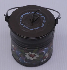 VINTAGE HAND PAINTED TOLEWARE METAL PAIL WITH LID, TRINKET BOX, ARTIST SIGNED - Picture 1 of 4