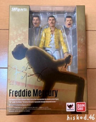 Figura de acción Bandai Queen Freddie Mercury en vivo en el estadio de Wembley S.H. Figuarts Foto 1 de 4