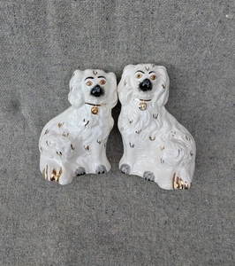 Pair of 5.5" (14 cm) vintage Beswick 1378-6 white and gold ceramic dog figurines - Picture 1 of 9