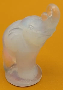 Vintage SABINO Stylized Elephant Opalescent Art Glass Figurine Made in France - Picture 1 of 6