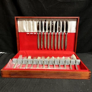 Valencia by International Sterling Silver Flatware - 32 Piece Set - Picture 1 of 9