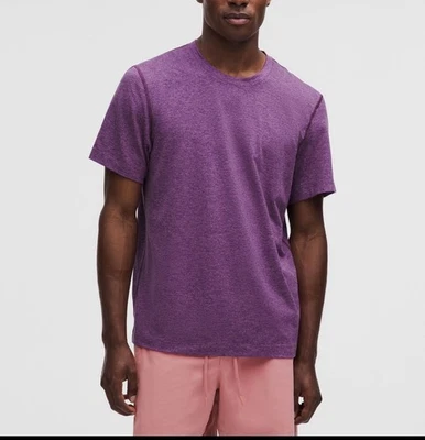 M4-5 全新带标签 M 码 LULULEMON 软球衣短袖 TEE HCLL/HTMY 紫色 — 第 1/4 张图片