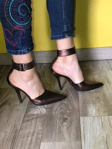 Lussuoso Scarpe Pelle Bronzo Gucci Numero 39,5C 6UK 7,5US Scatola Valore - Foto 1 di 8